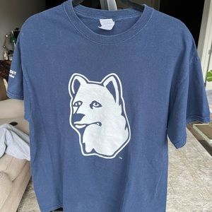 Vintage UConn t shirt